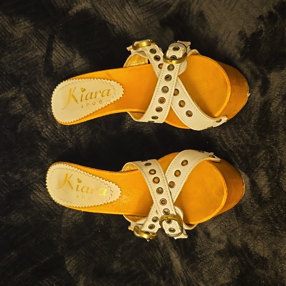 Kiara wooden clogs